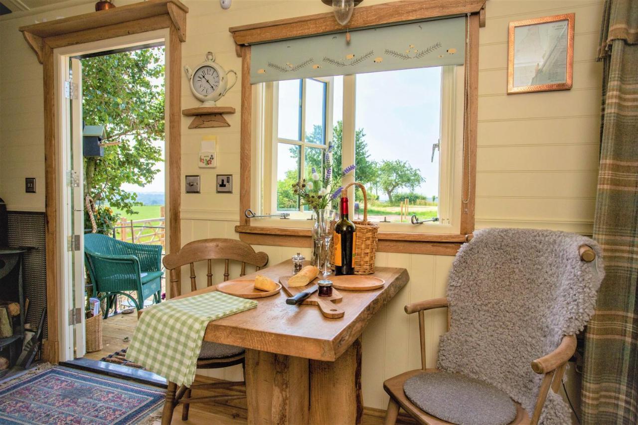 The Abberton Shepherds Hut Evesham Zewnętrze zdjęcie